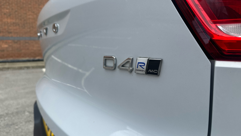 Volvo Xc40 2.0 D4 [190] R DESIGN 5dr AWD Geartronic Diesel Estate